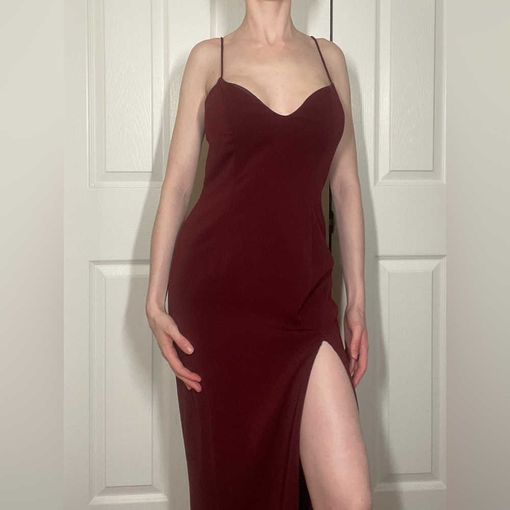 Elegant Burgundy Spaghetti Strap Dress